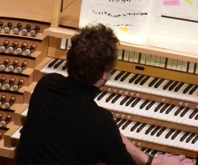 Organist Joel Peters